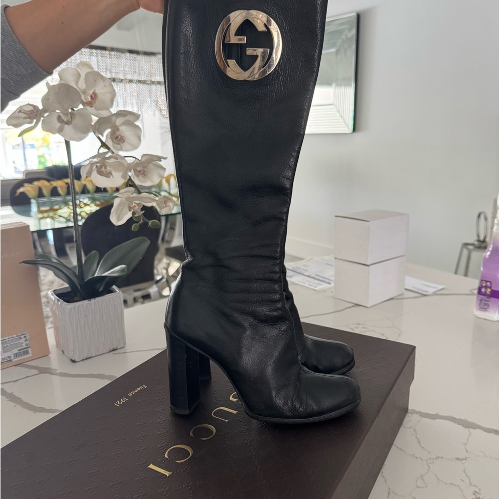 Gucci Black Leather Heeled Boots with Gold Accent - Picture 2 of 7